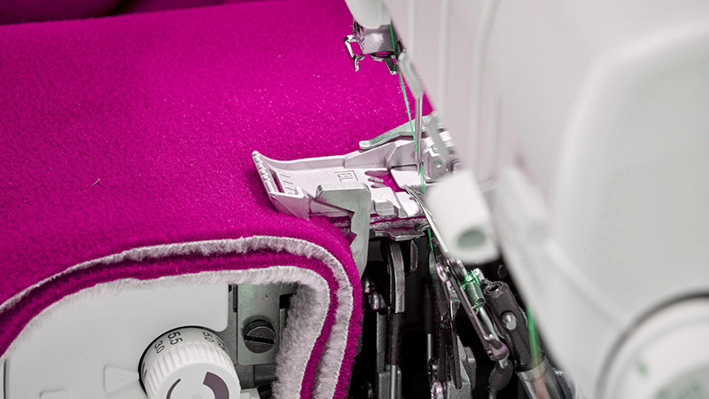 Système de conduite de couteau avancé et d'embrayage unidirectionnel Baby Lock Enspire