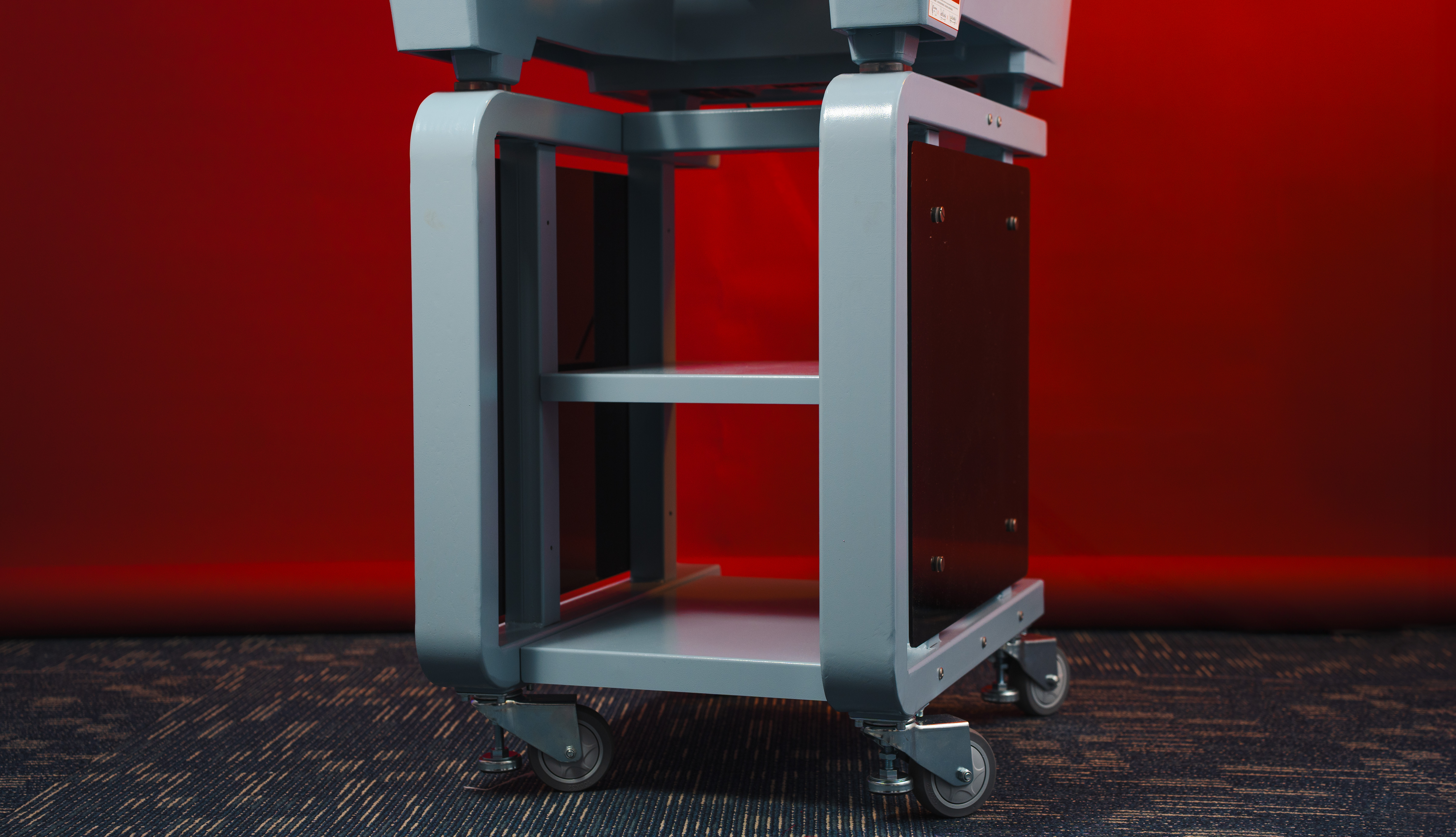 Halo-XV Stand with closed in sides