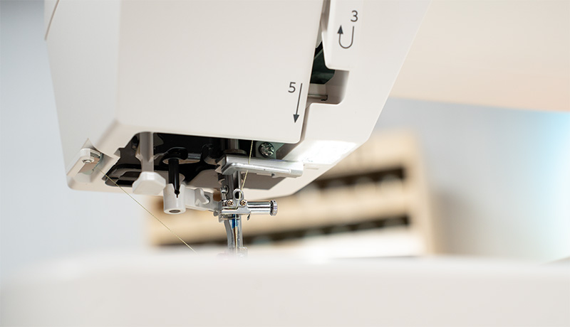 Janome MC400E 2 bright LED lights