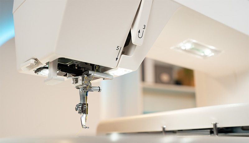 Janome 500E 5 bright LED lights