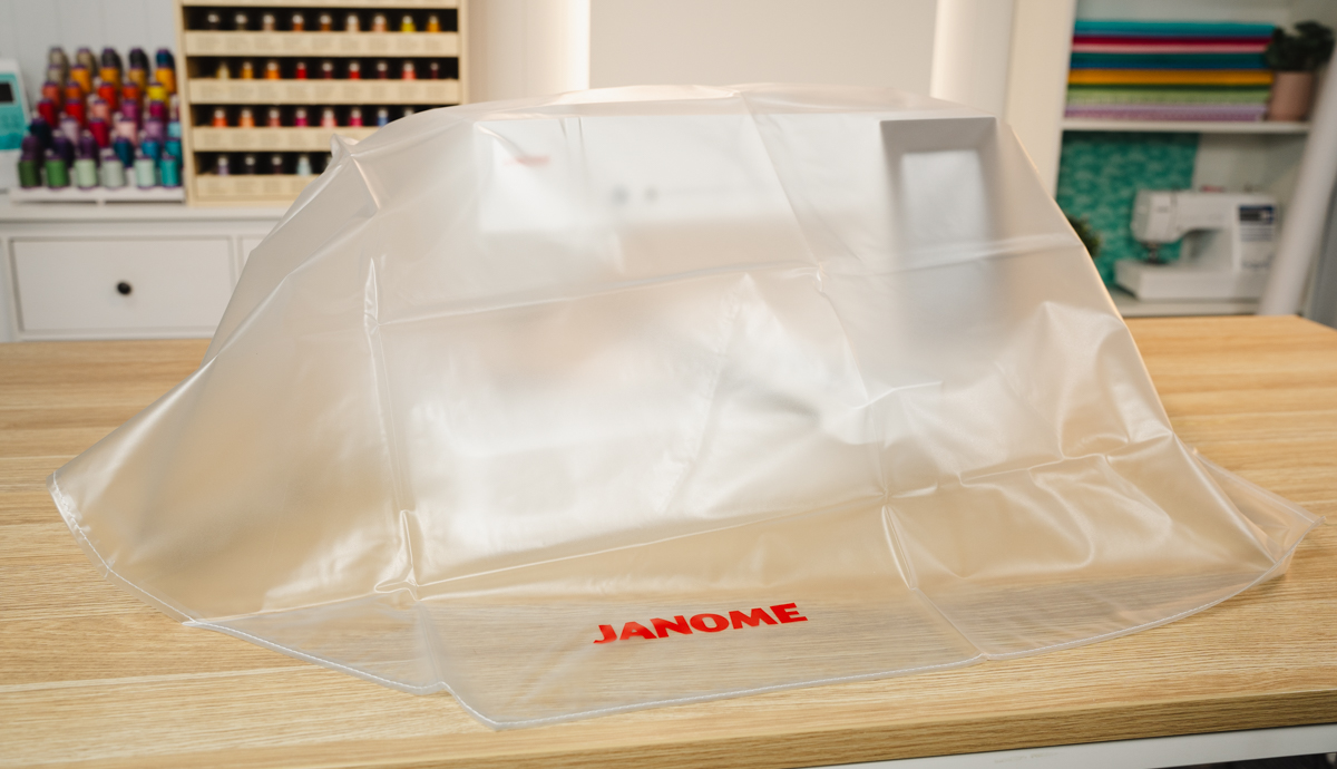 Janome MC550E Dust cover included