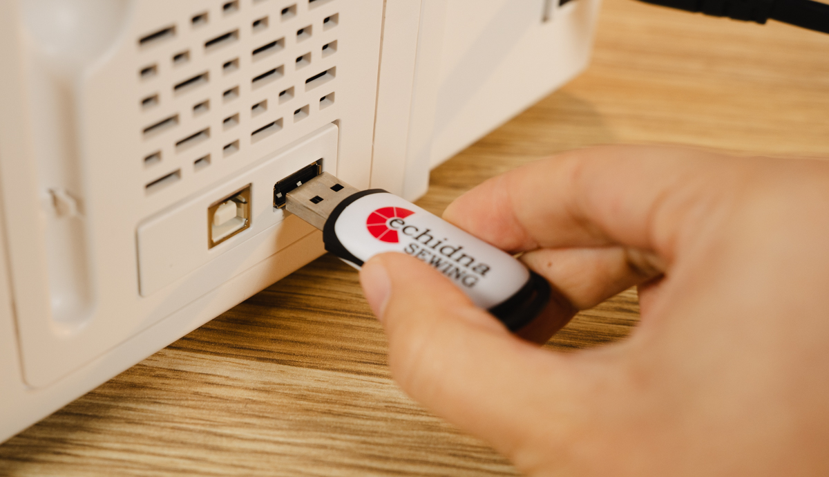 Janome MC550E USB port