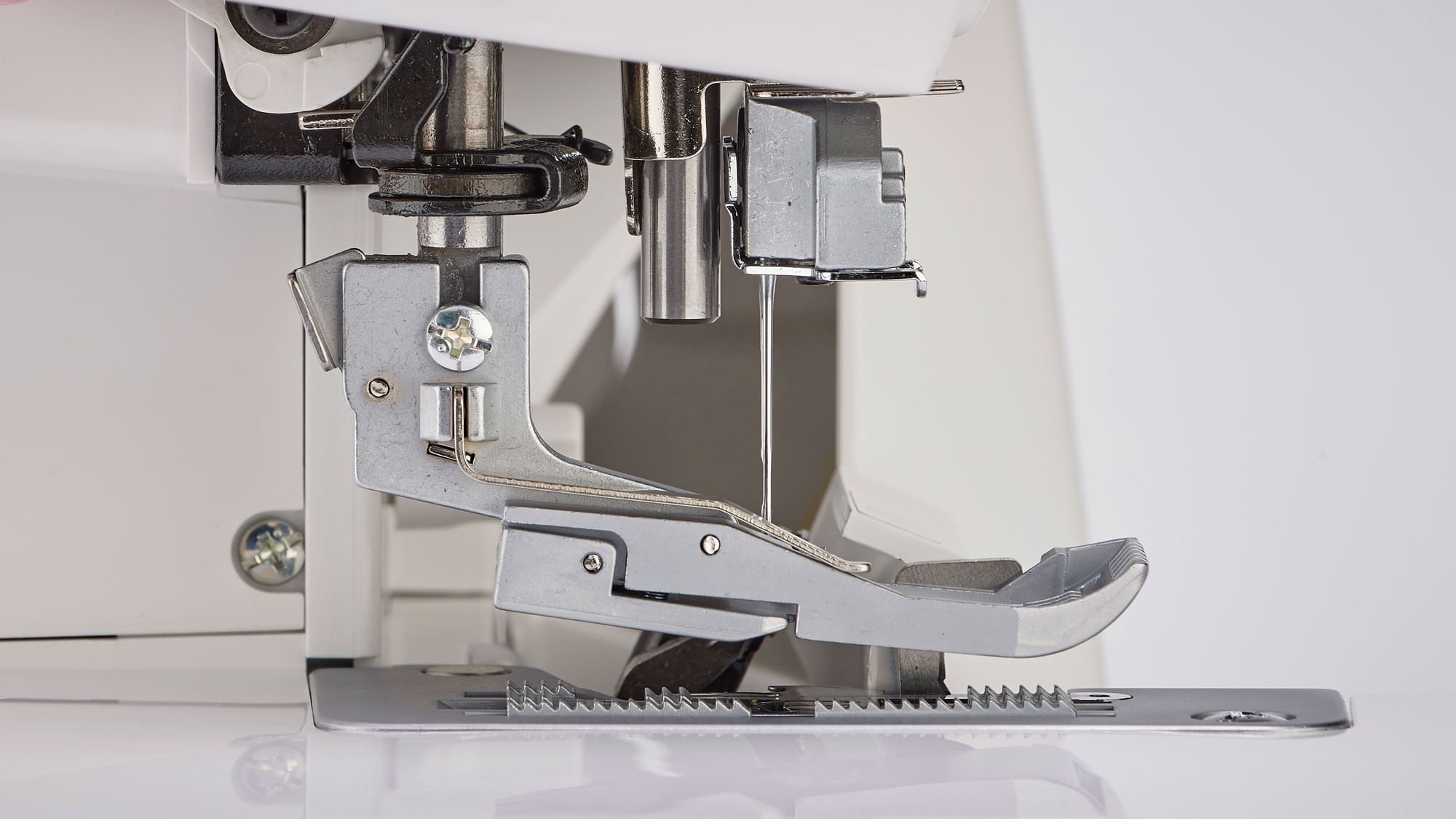 Adjustable Presser Foot Height up to 6mm