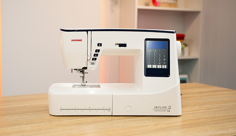 Janome Skyline S3AE
