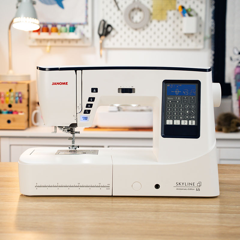 Janome Skyline S5AE