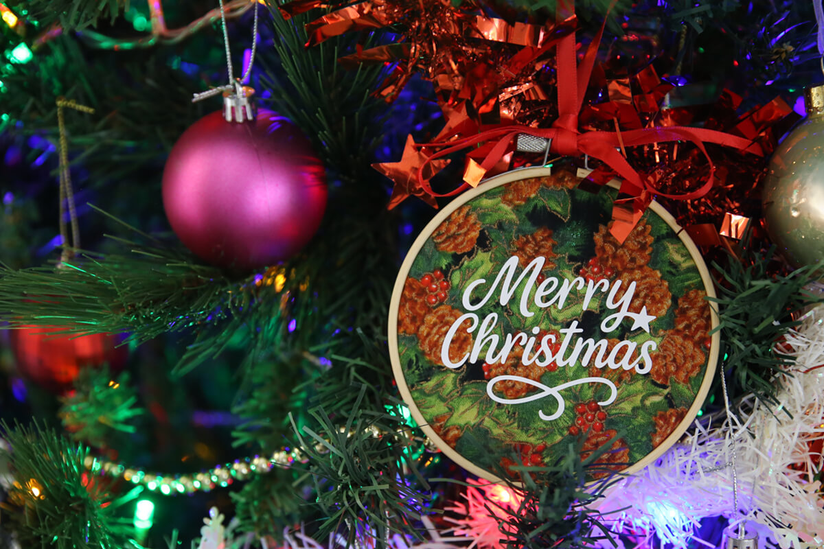 hang on christmas tree